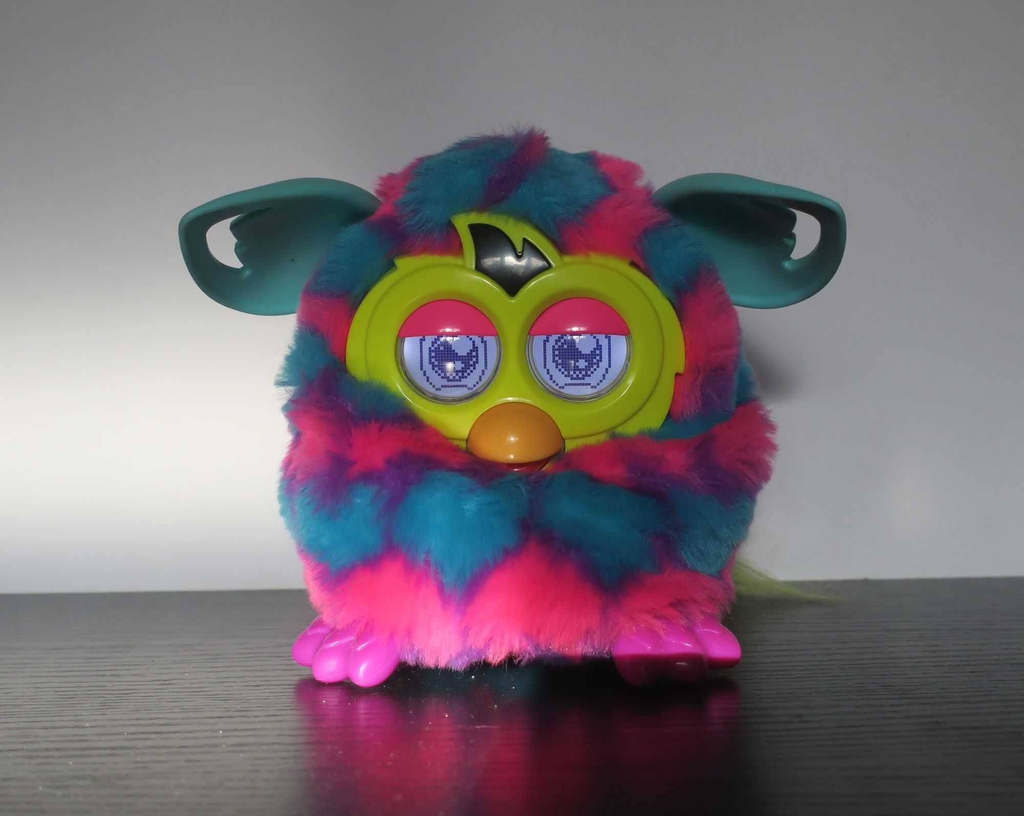 Interaktywny Furby Hasbro mówi