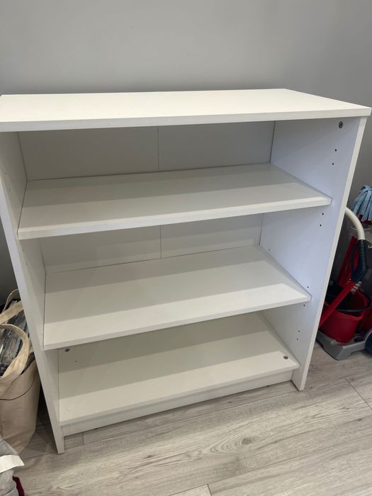 Mały regał do pokoju