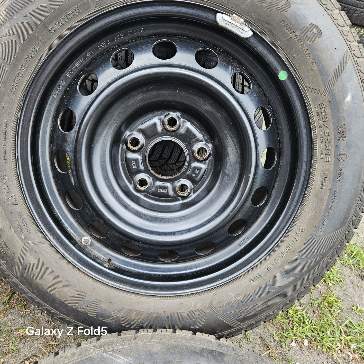Koła zimowe 205/65/16 Toyota Yaris Cross 5x114,3 ET45 TPMS 7,5mm 23rok
