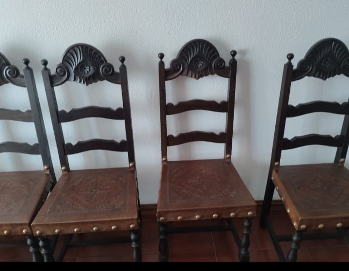 Cadeiras pele castanhas