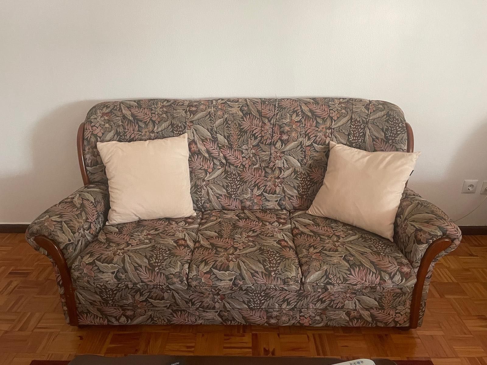 Sofá e 2 poltronas