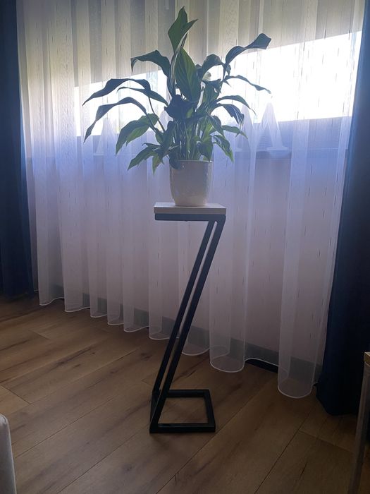Kwietnik stojacy