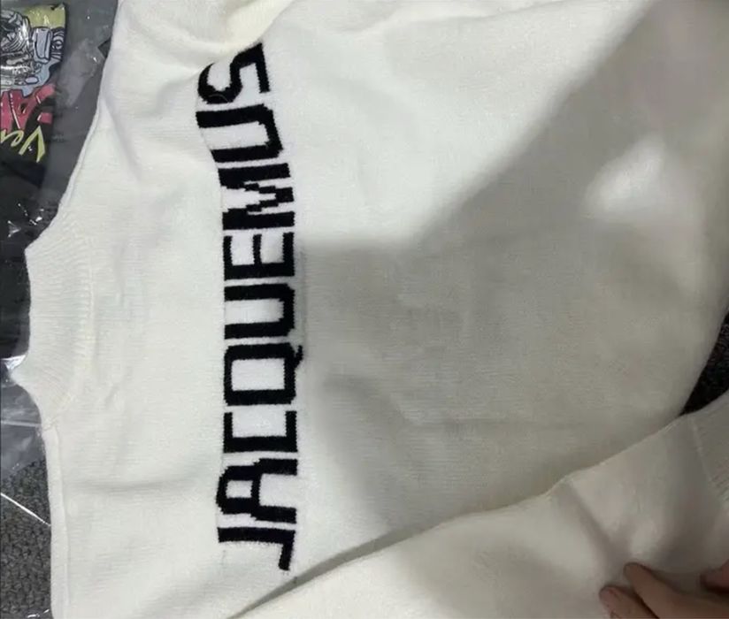 JACQUEMUS светрик, молочного й червоних кольорів