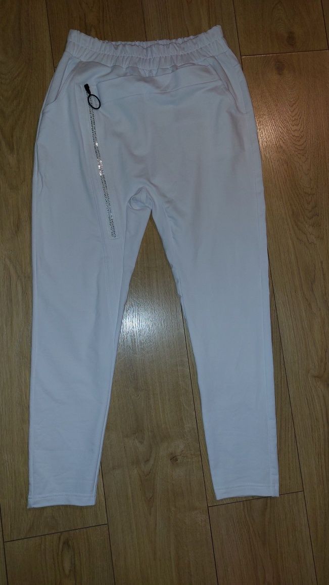 Nowe z metką spodnie dresowe białe 36-38