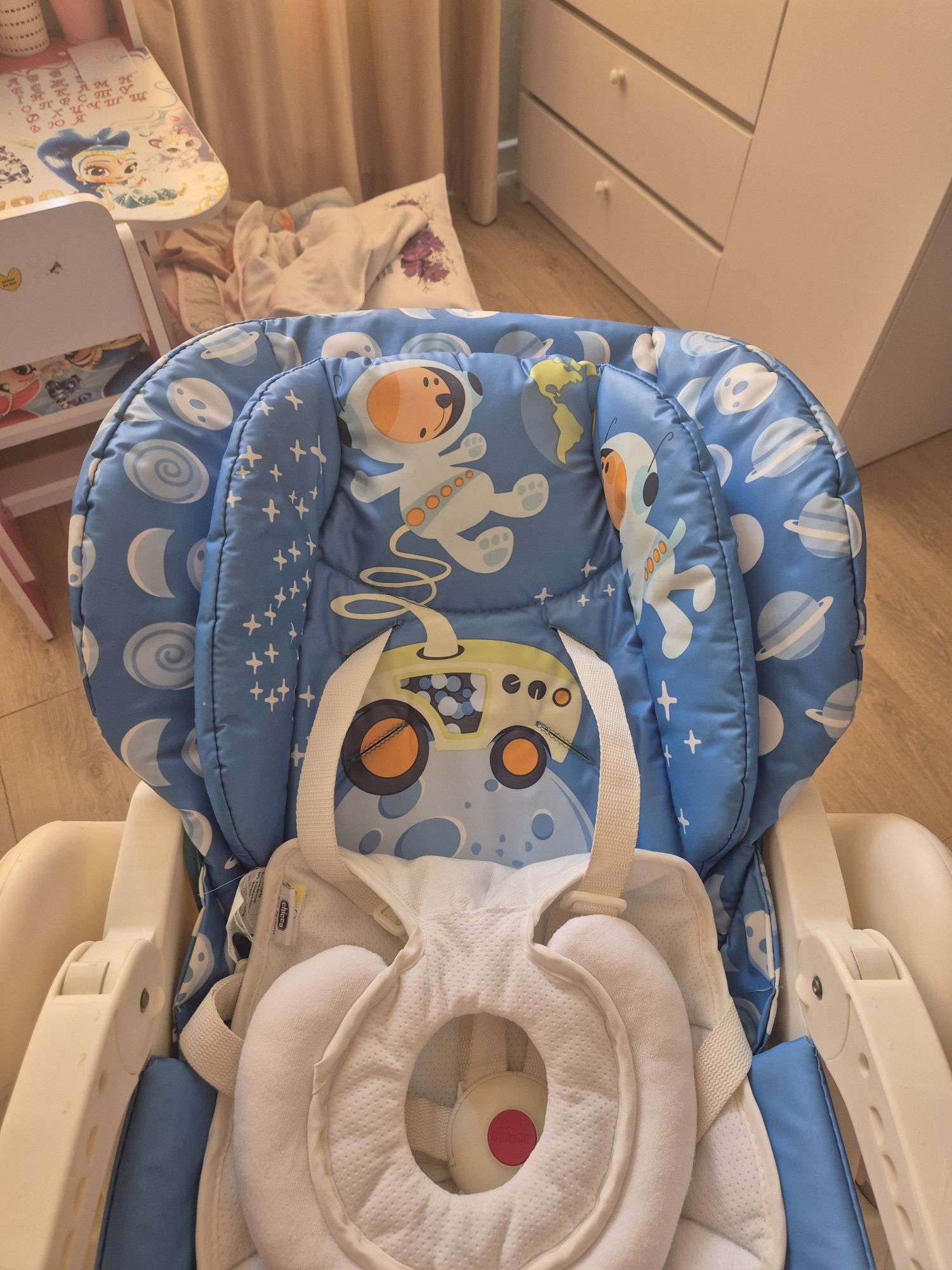 Продам кресло для кормления Chico