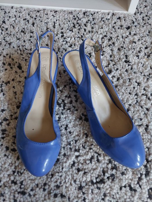Sapatos de salto azul