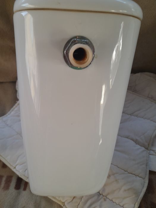 Продаєтьсч бачок до унітазу