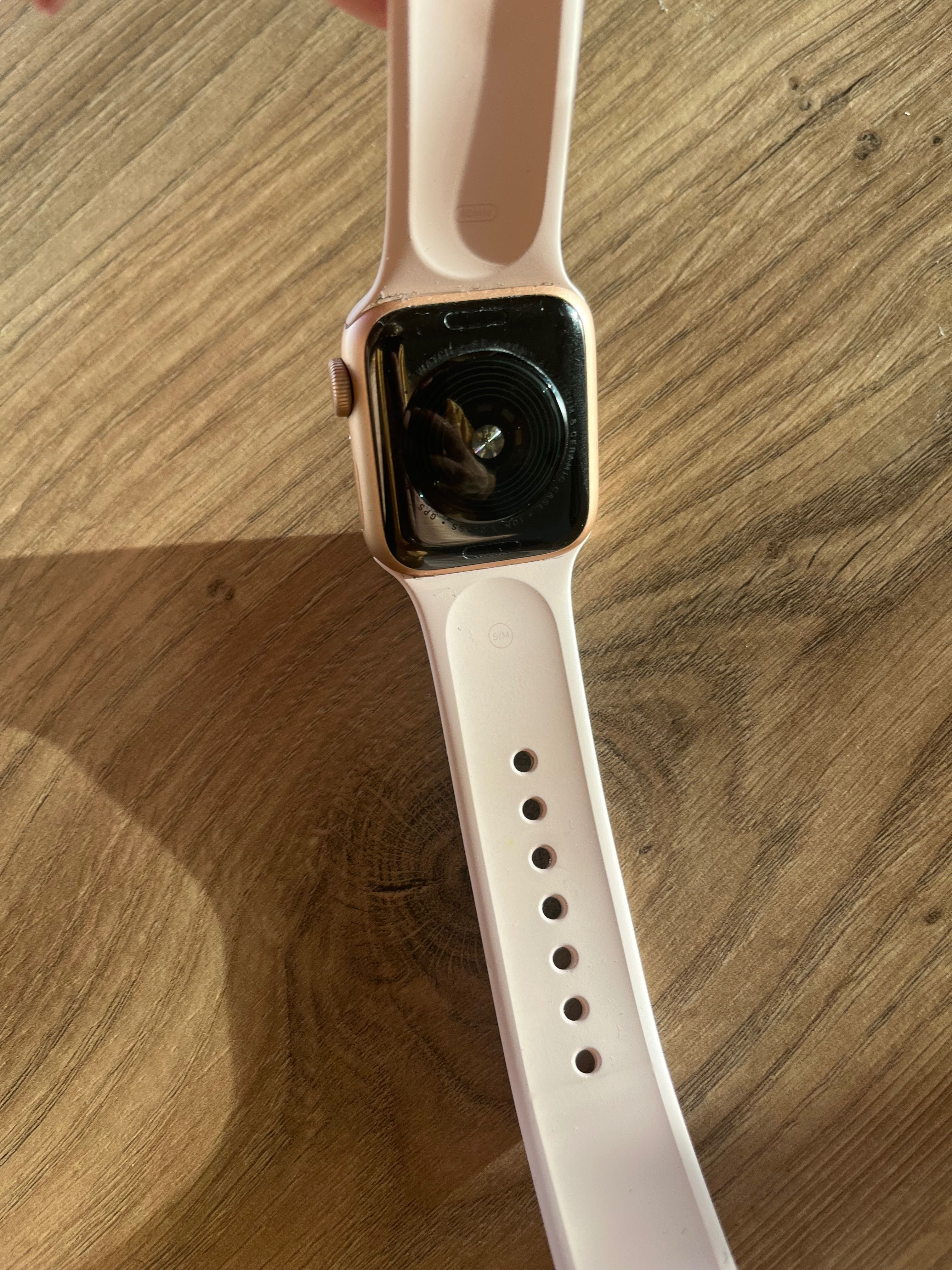 Apple Watch SE różowy