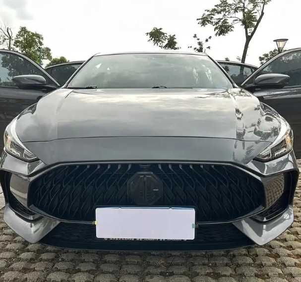 MG5 1.5L benzyna  Silver Grey z 2022 roku