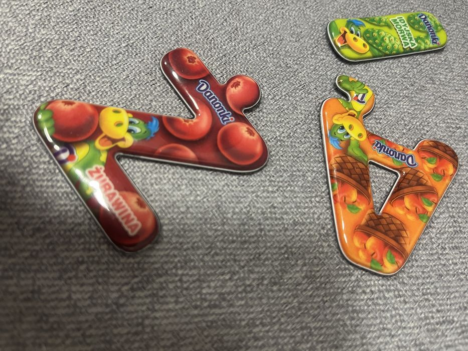 Magnesy literki danonki