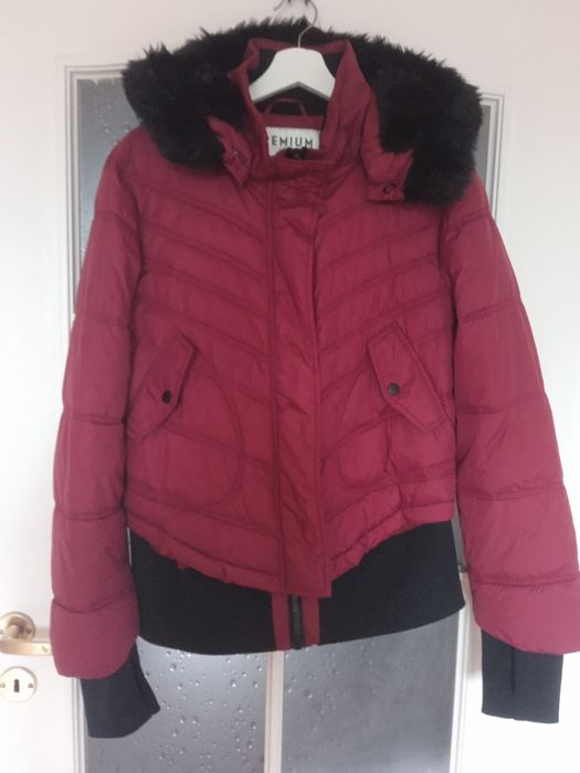 Ciepła kurtka z odpinanym kapturem