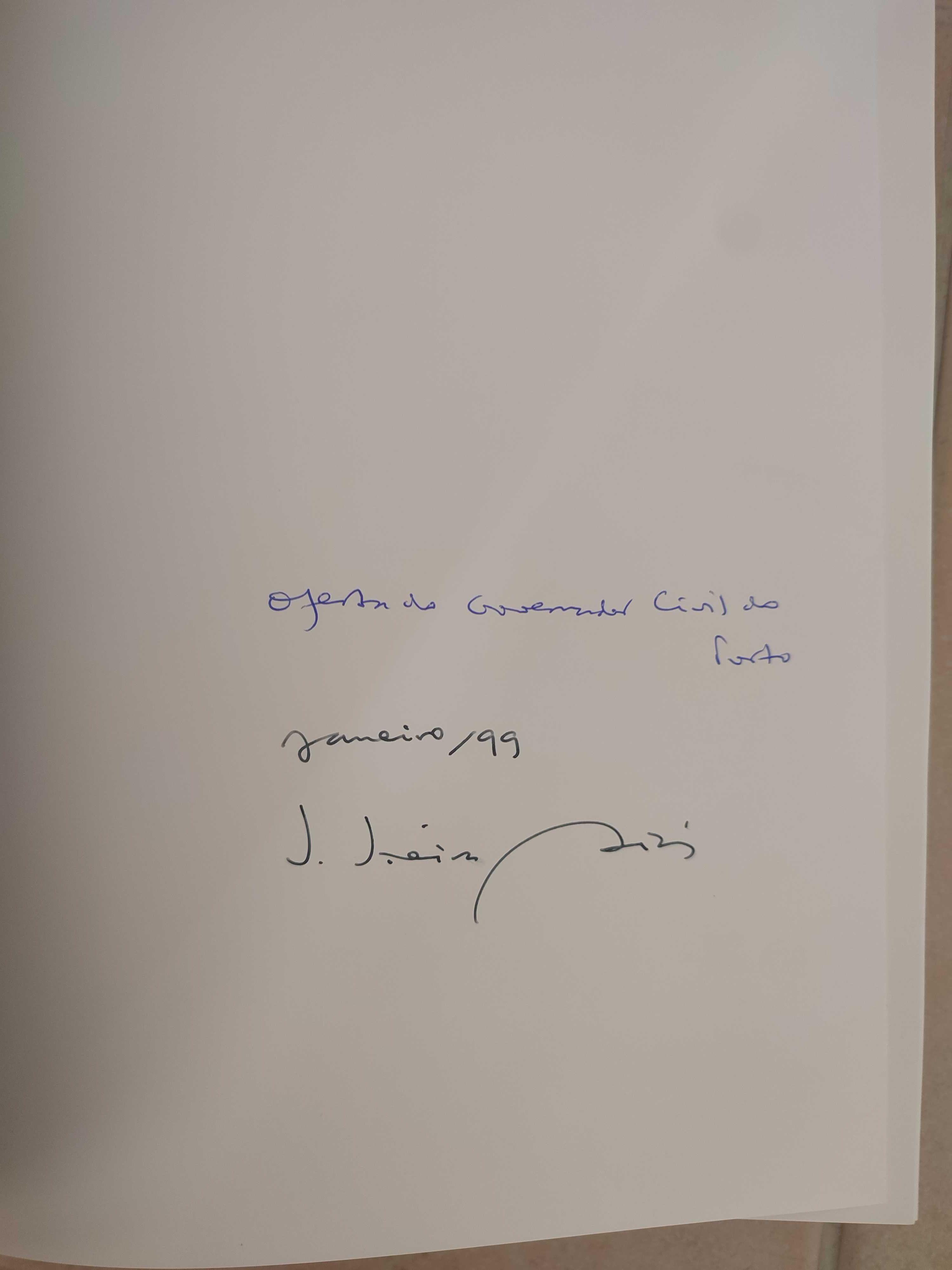 Os  Dezassete Brasões Texto Agustina Bessa-Luís Fotografias Marco