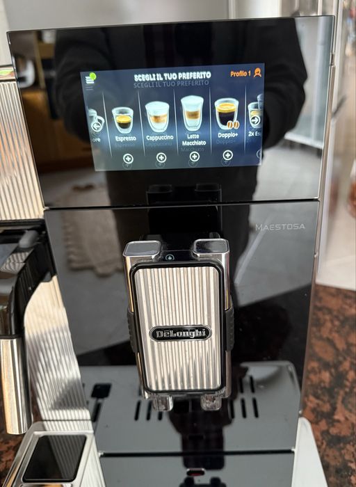 Máquina de café topo de gama Maestosa Delonghi