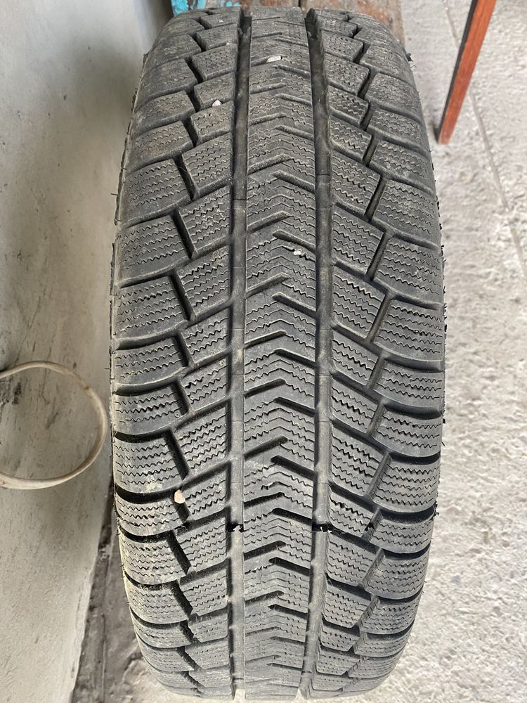 Шини зимові225/60r18