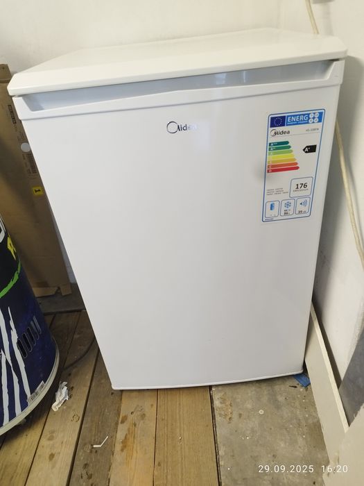 Sprzedam zamrażarke małą 3 szuflady Midea