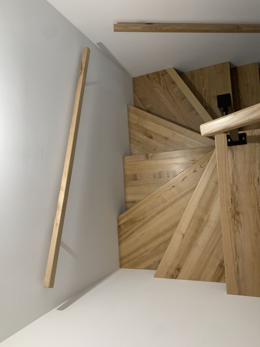 Stopnie trepy, na beton jesionowe, parapety schody