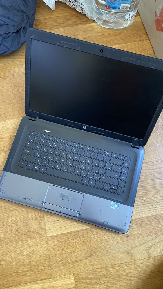 Ноутбук hp робочий але старенький.