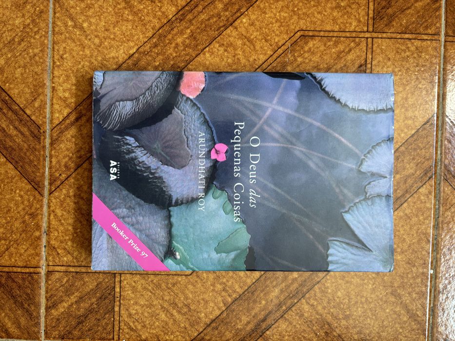 Livro “O Deus das Pequenas Coisas” de Arundhati Roy
