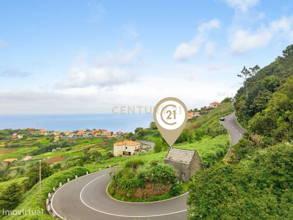 Terreno com Projeto Aprovado e Vista Mar - Madeira