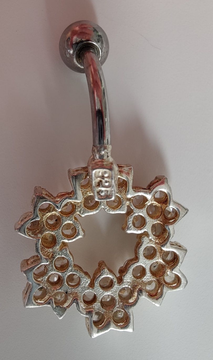 Kolczyk, piercing w pępek - wianuszek z kwiatuszków