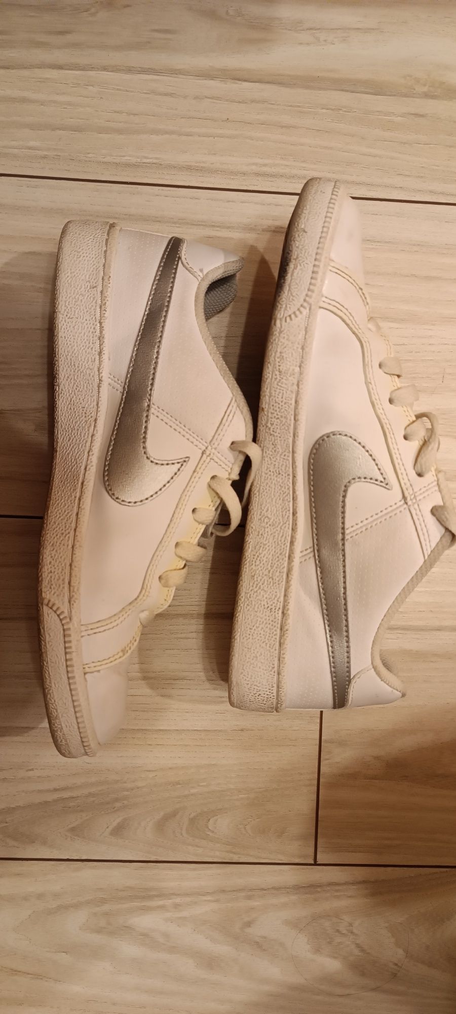 Buty Nike białe sznurowane