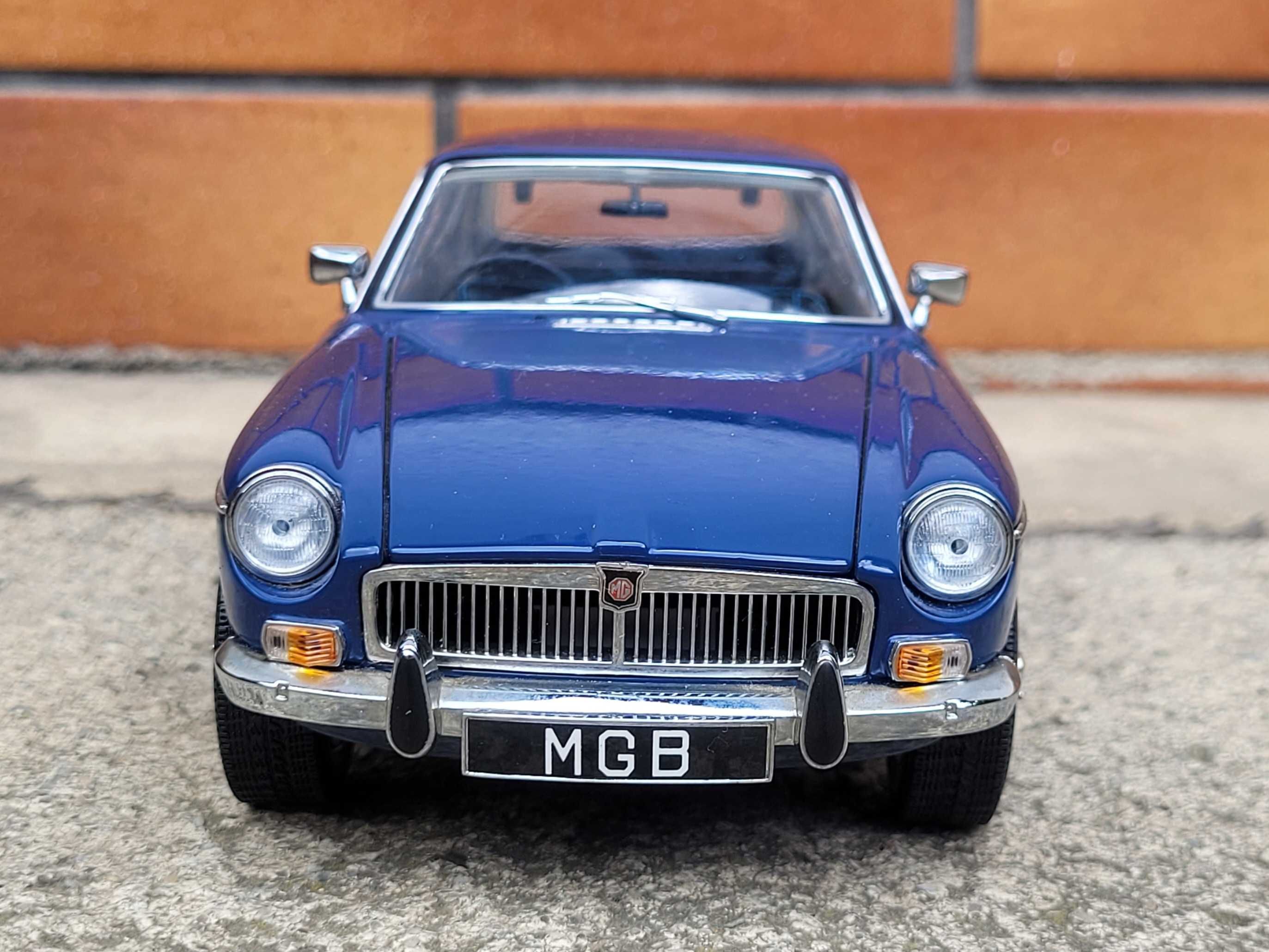 Kolekcja modeli 1:18 MG MGB GT Revell Unikat