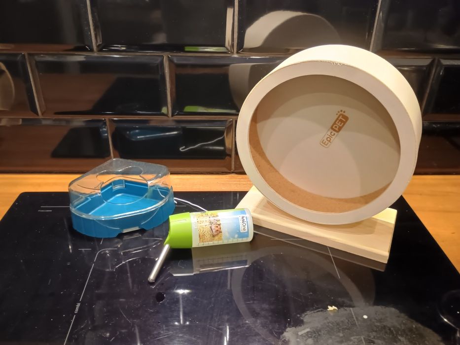 Kołowrotek, kuweta, poidło dla chomika