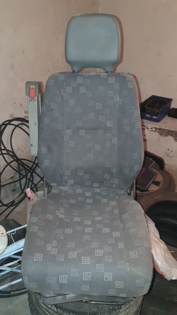 Fotel kierowcy Pneumatyczny ISRI siedzenie Sprinter LT