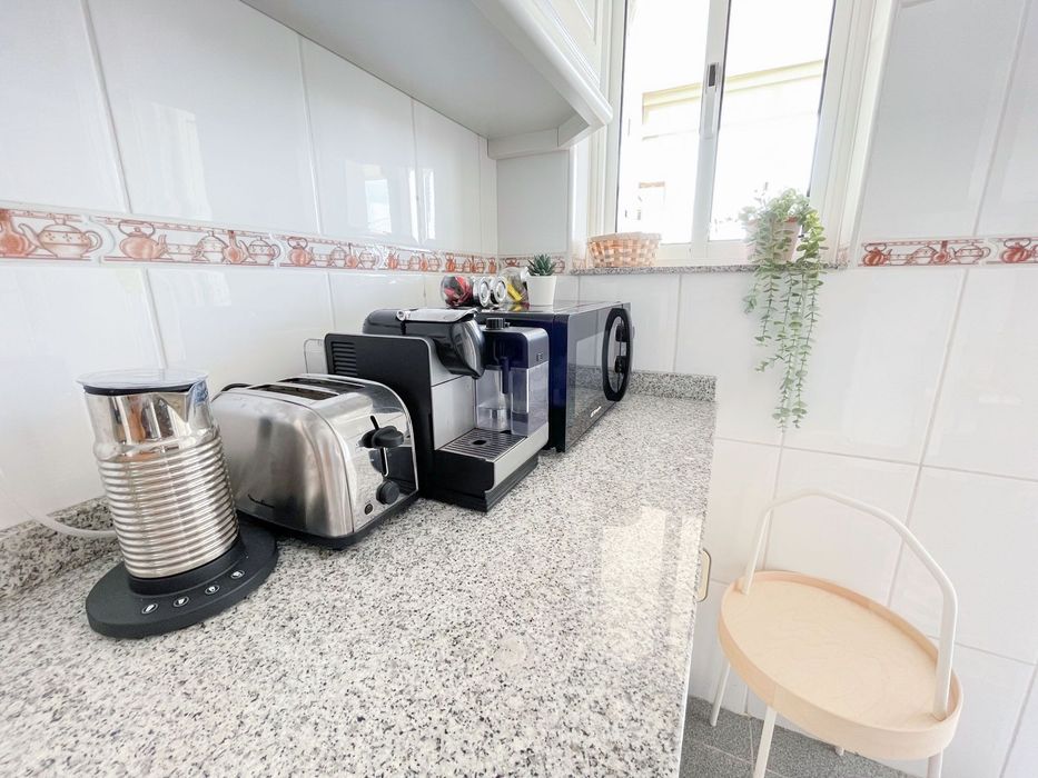 Quarto em Matosinhos, ao pé do Metro Parque Real (Despesas Incluídas)