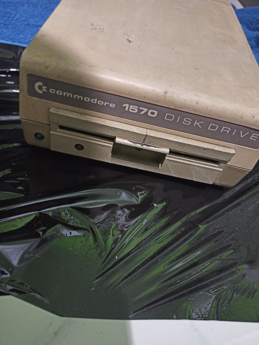 Disk Drive 1570 stacja dyskietek Commodore