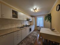 Продається 5-ти кімнатна квартира на Слов'янці