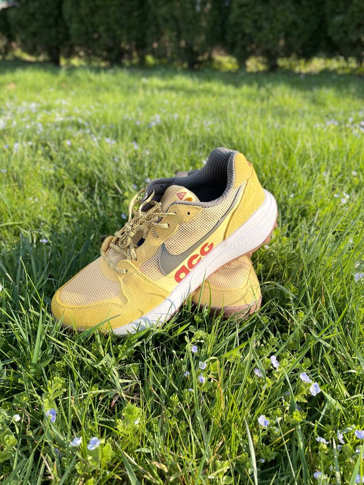 Чоловічі кросівки найк nike acg yellow DM8019-700