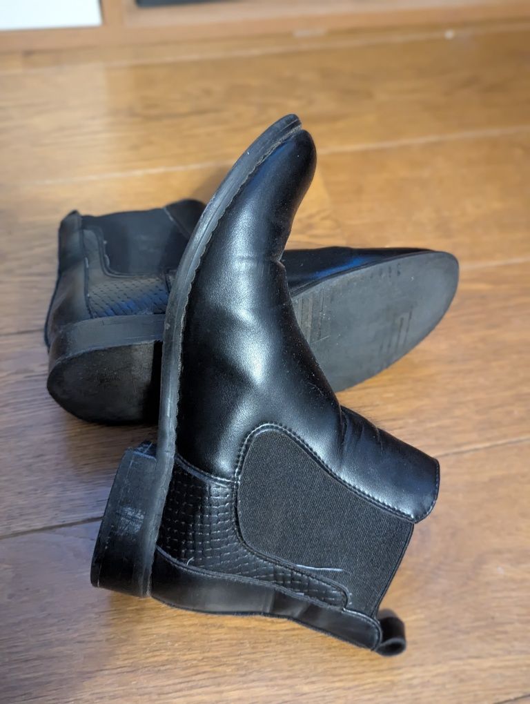 Buty eleganckie lekko ocieplane r. 38 botki