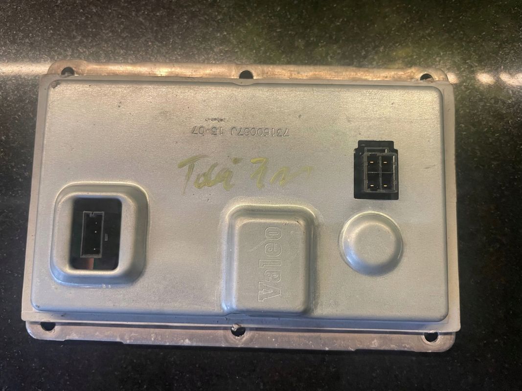 Przetwornica Xenon Volkswagen Passat B6/3db Valeo