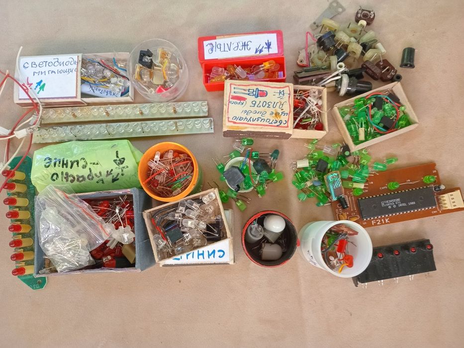 Діоди, тірістори, діністори, варікапи, стабілітрони, мости