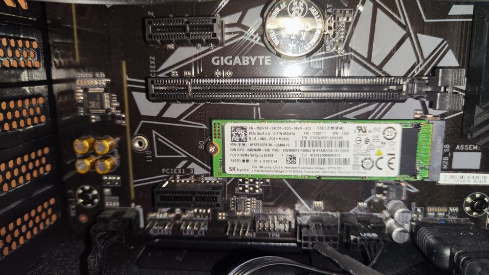 Komputer ryzen 5700 rtx 4060 ssd