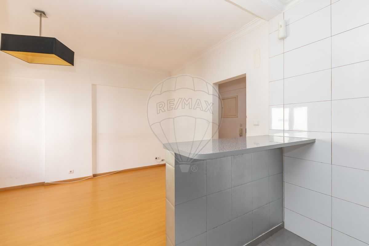 Apartamento T2 à venda em Torre da Marinha