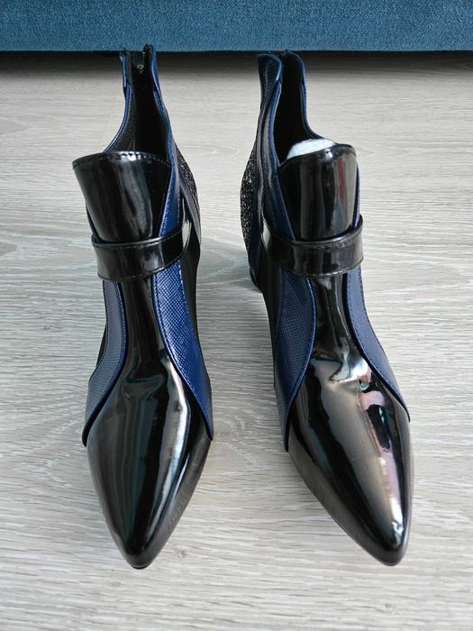Modne damskie buty z siateczką i kryształkami