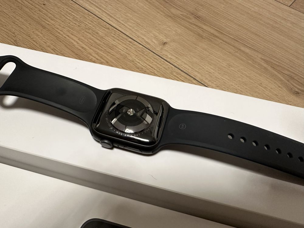 Apple Watch serii 5 44 mm SPACE GRAY w bardzo fajnym stanie!