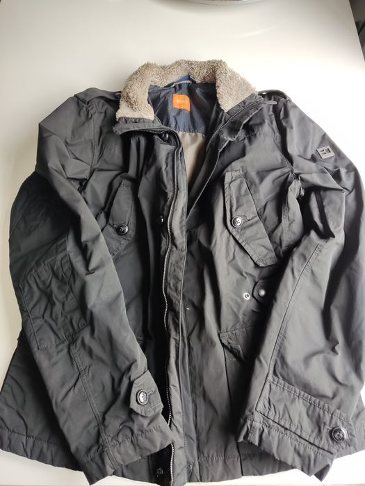 Casaco Hugo Boss, tamanho L,nunca usado.