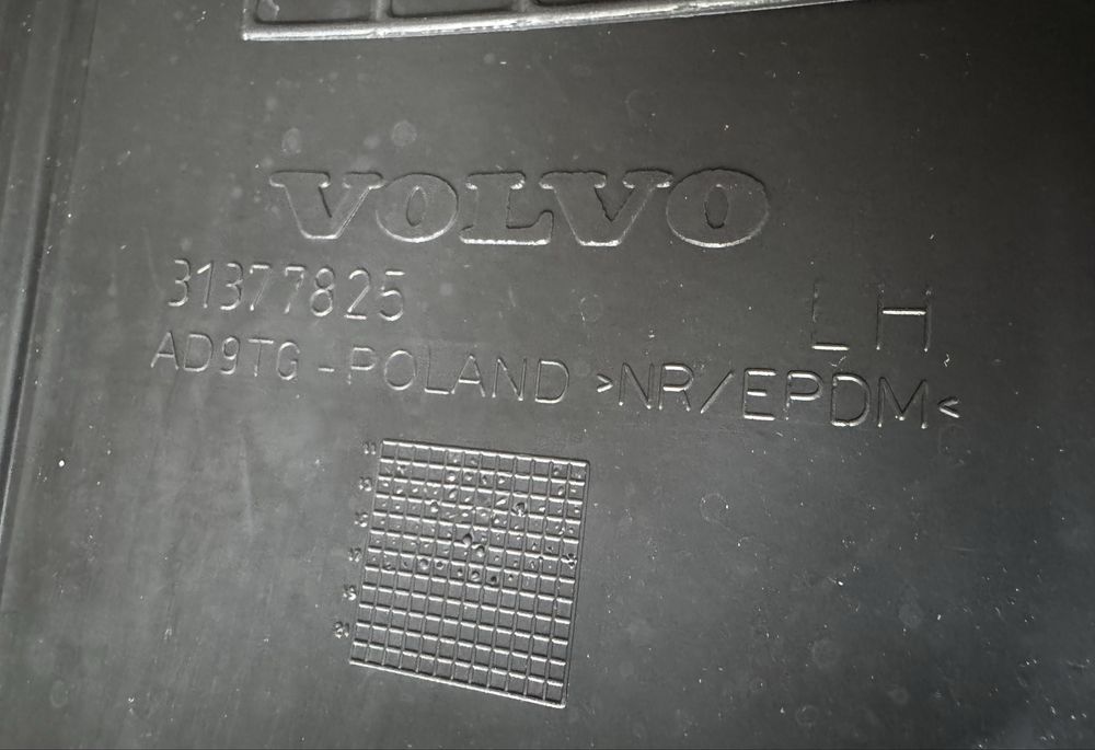 Volvo XC60 dywaniki gumowe