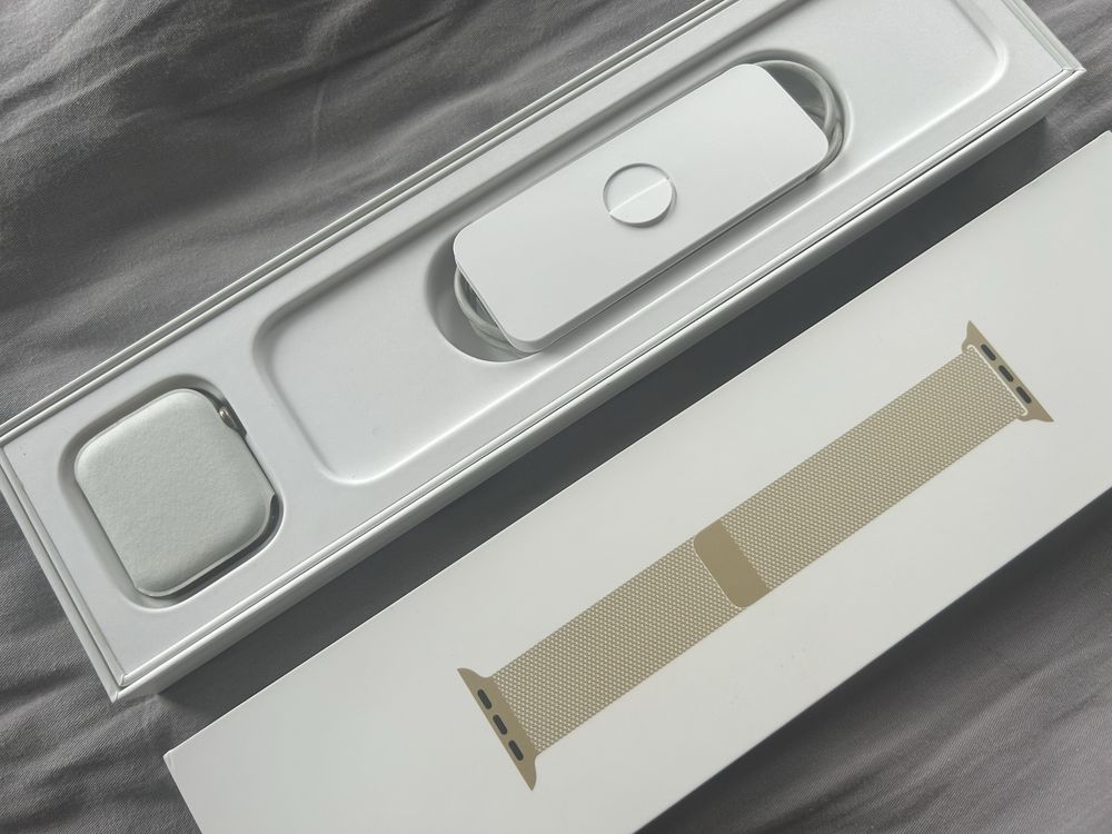 Apple Watch Series 6 44mm – Gold Stainless Steel + Milanese Loop