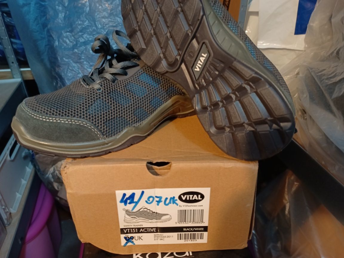 Buty robocze roz.41/7UK z metalowym noskiem