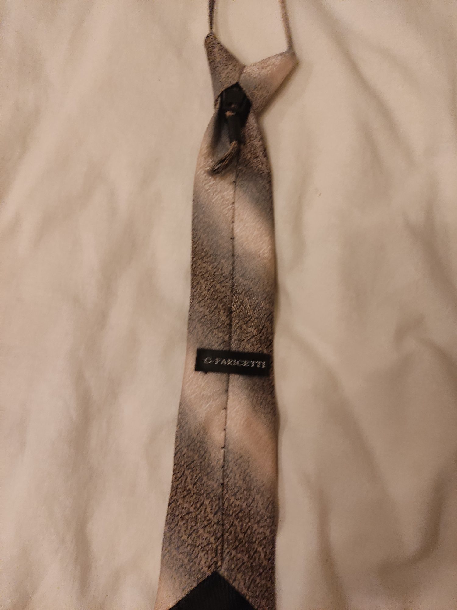 Краватка на стяжках неношена зовсім