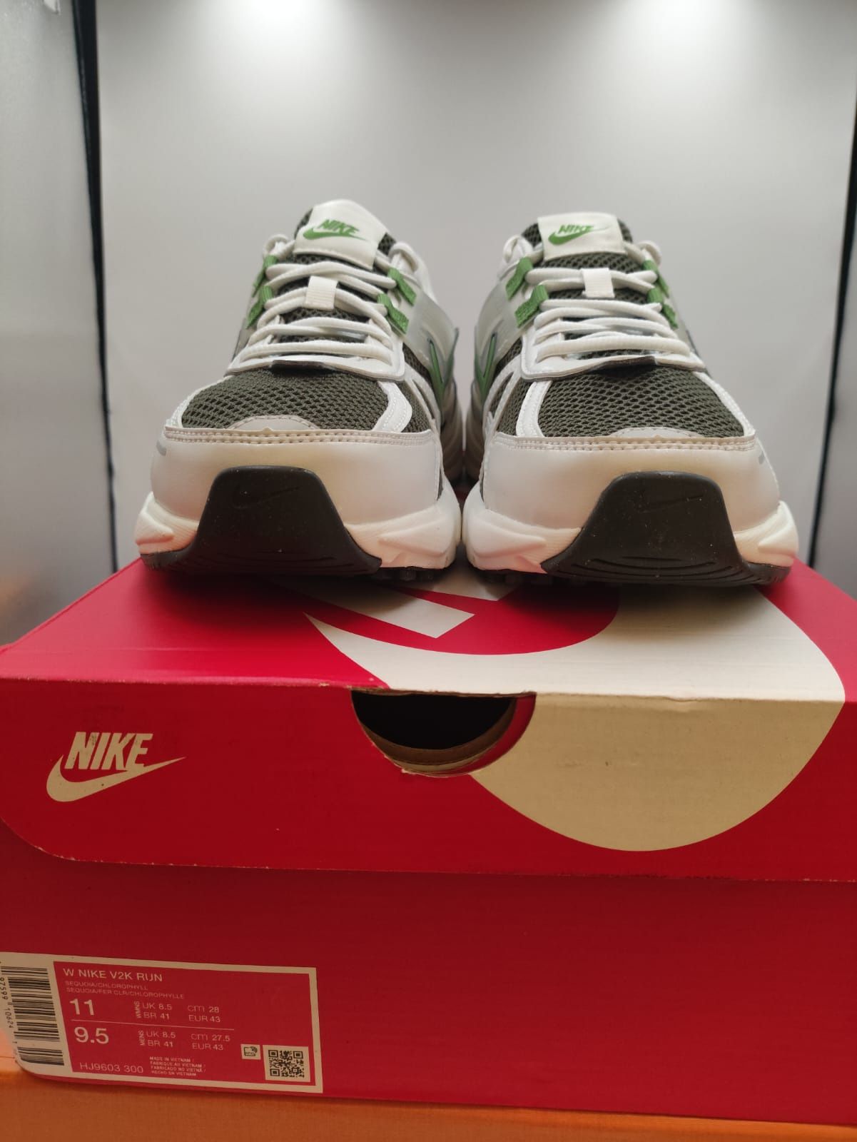 Кросівки Nike V2K Run - 43 розмір.