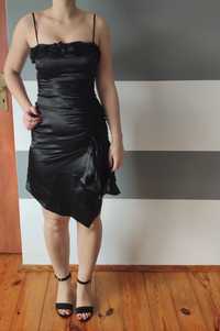 Czarna sukienka satynowa, mała czarna