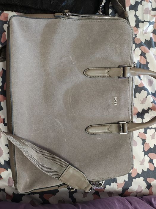 Vendo mala em pele da BOSS