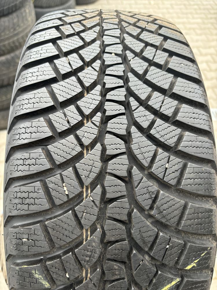 ND Komplet opon zimowych 225/45 R17 kumho