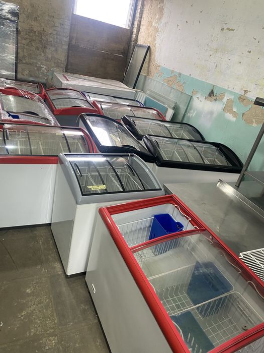 Двухдверный холодильный шкаф Холодильник Ларь витрина под бутылки