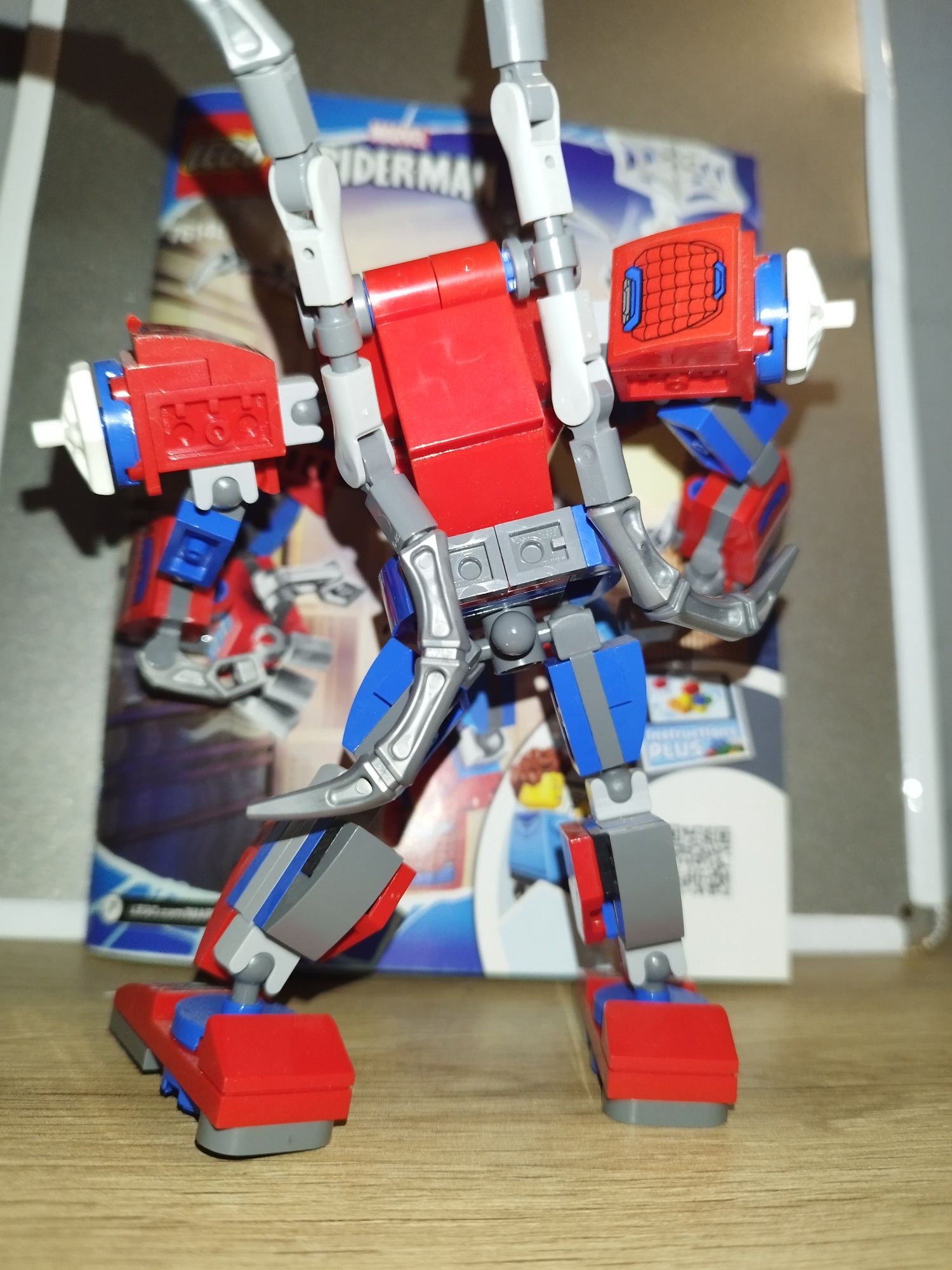 LEGO mech Spiderman 76146